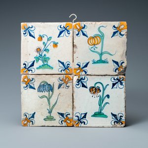 Douze carreaux en faïence de Delft polychrome à décor de fleurs, 17ème — photo 4