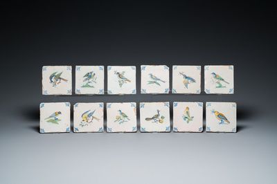 Douze carreaux en faïence polychrome de Delft à décor d'oiseaux, 17ème