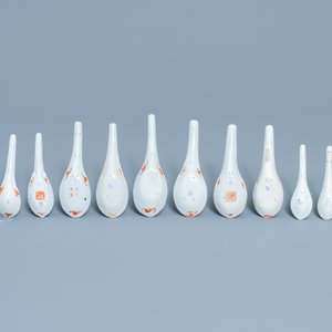 Douze cuillères en porcelaine de Chine famille rose pour le marché Straits ou Peranakan, 19/20ème — photo 2