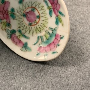 Douze cuillères en porcelaine de Chine famille rose pour le marché Straits ou Peranakan, 19/20ème — photo 7
