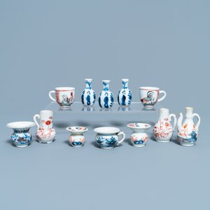 Douze miniatures en porcelaine de Chine en bleu et blanc et de style Imari, Kangxi — photo 2