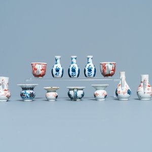Douze miniatures en porcelaine de Chine en bleu et blanc et de style Imari, Kangxi — photo 4