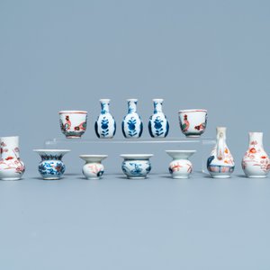 Douze miniatures en porcelaine de Chine en bleu et blanc et de style Imari, Kangxi — photo 6