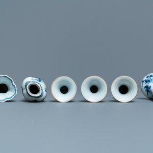 Douze petits vases en porcelaine de Chine bleu et blanc, Kangxi — photo 13