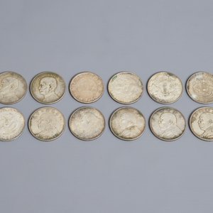 Douze pièces de monnaie en argent, Chine, 20ème — photo 2