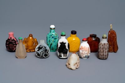 Douze tabatières de matériaux divers, Chine, 20ème