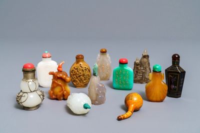 Douze tabatières en jade, agate et laque, Chine, 19/20ème