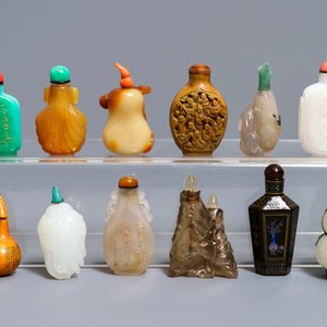 Douze tabatières en jade, agate et laque, Chine, 19/20ème — photo 3