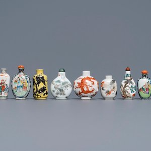 Douze tabatières en porcelaine de Chine famille rose et verte, 19/20ème — photo 1