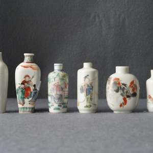 Douze tabatières en porcelaine de Chine famille rose et verte, 19/20ème — photo 14