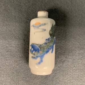 Douze tabatières en porcelaine de Chine famille rose et verte, 19/20ème — photo 18