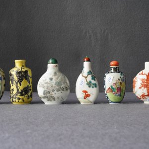 Douze tabatières en porcelaine de Chine famille rose et verte, 19/20ème — photo 10