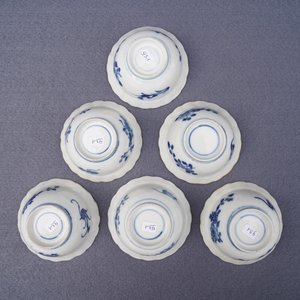 Douze tasses et soucoupes en porcelaine de Chine bleu et blanc, Kangxi/Qianlong — photo 15