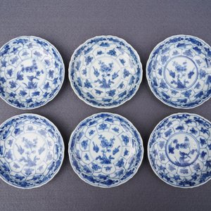 Douze tasses et soucoupes en porcelaine de Chine bleu et blanc, Kangxi/Qianlong — photo 10