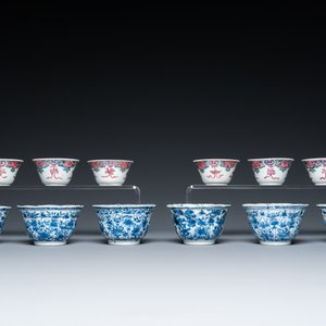 Douze tasses et soucoupes en porcelaine de Chine en bleu, blanc et famille rose, Kangxi/Yongzheng — photo 8