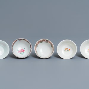 Douze tasses et soucoupes en porcelaine de Chine famille rose, Yongzheng/Qianlong — photo 13