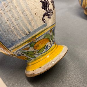 Drie apothekerspotten in Italiaanse majolica, 16/18e eeuw — foto 26