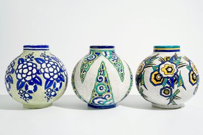 Drie art deco vazen met glanzend craquelé glazuur, Charles Catteau voor Boch Kéramis, 1e helft 20e E