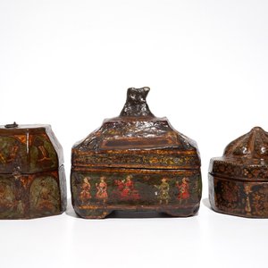 Drie beschilderde papier maché dozen, wellicht India, 19e eeuw — foto 4