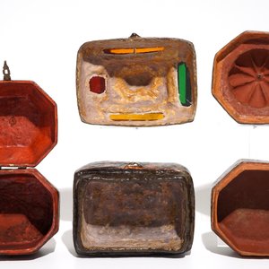 Drie beschilderde papier maché dozen, wellicht India, 19e eeuw — foto 6