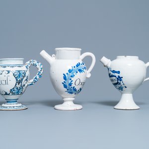 Drie blauw-witte Delftse en Franse apothekerspotten en vier kannen, 17/18e eeuw — foto 2