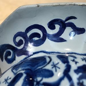 Drie blauwwitte Delftse knobbelvazen met vogels op millefleur decor, 18e eeuw — foto 10