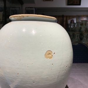 Drie blauwwitte Delftse tabakspotten met koperen deksels, 18e eeuw — foto 9