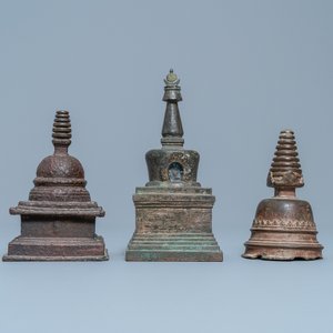 Drie bronzen stoepa's, Tibet, 16/18e eeuw — foto 2