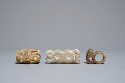 Drie Chinese archaïsche jade snijstukken, Neolithische periode of later
