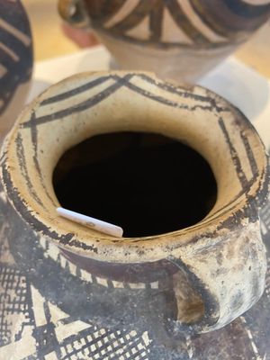 Drie Chinese beschilderde aardewerken potten, Majiayao Yangshaocultuur, 3/2e millennium v.C. — foto 7