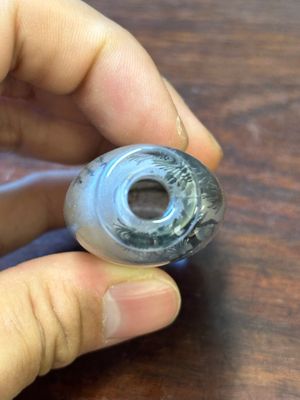 Drie Chinese binnenin beschilderde glazen snuifflesjes, 20e eeuw — foto 15
