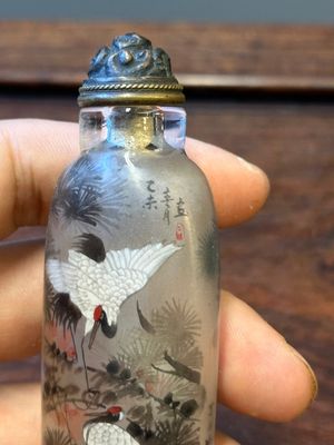 Drie Chinese binnenin beschilderde glazen snuifflesjes, 20e eeuw — foto 10
