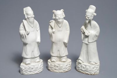 Drie Chinese blanc de Chine figuren van onsterfelijken, 18/19e eeuw