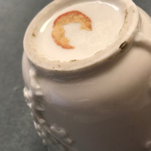 Drie Chinese blanc de Chine vazen en twee bekers, Kangxi en later — foto 10