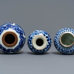 Drie Chinese blauw-witte 'Bleu de Hue' vaasjes voor de Vietnamese markt, 19e eeuw — foto 5