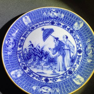 Drie Chinese blauw-witte borden met 'Parasoldames' naar Cornelis Pronk, Qianlong — foto 13