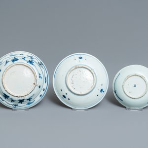 Drie Chinese blauw-witte bordjes, Ming en Kangxi — foto 2
