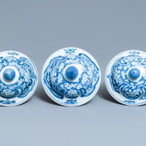 Drie Chinese blauw-witte dekselvazen voor de islamitische markt, Kangxi — foto 8
