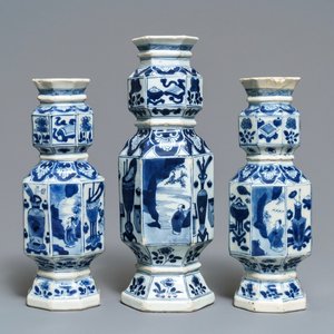 Drie Chinese blauw-witte hexagonale en octagonale vazen, Kangxi — foto 1
