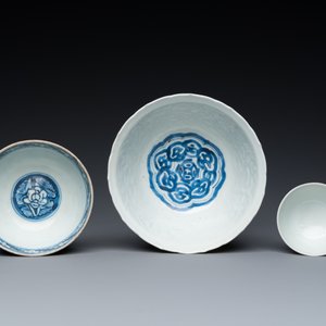 Drie Chinese blauw-witte kommen, Ming — foto 6