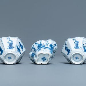 Drie Chinese blauw-witte koppen en schotels, Chenghua en hall merken, Kangxi — foto 8