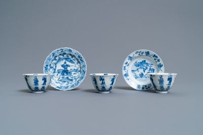 Drie Chinese blauw-witte koppen en twee schotels, Kangxi