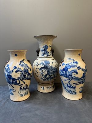 Drie Chinese blauw-witte Nanking craquelé vazen, Chenghua merk, 19e eeuw — foto 1