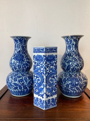 Drie Chinese blauw-witte vazen, 19e eeuw — foto 2