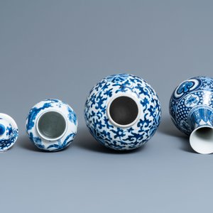 Drie Chinese blauw-witte vazen, 19e eeuw — foto 6