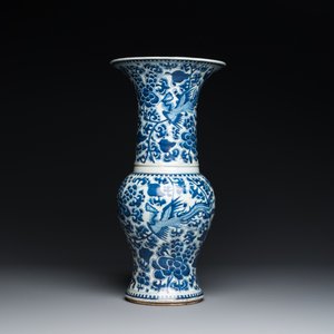 Drie Chinese blauw-witte vazen en een monochrome rode vaas, 19e eeuw — foto 4