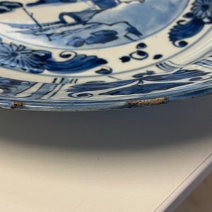 Drie Chinese blauw-witte vazen en een schotel, Transitie periode en Kangxi — foto 13
