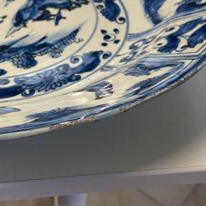 Drie Chinese blauw-witte vazen en een schotel, Transitie periode en Kangxi — foto 15
