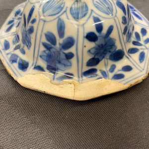 Drie Chinese blauw-witte vazen, Kangxi — foto 17