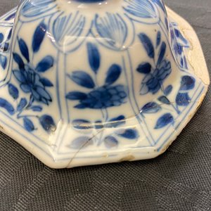 Drie Chinese blauw-witte vazen, Kangxi — foto 19